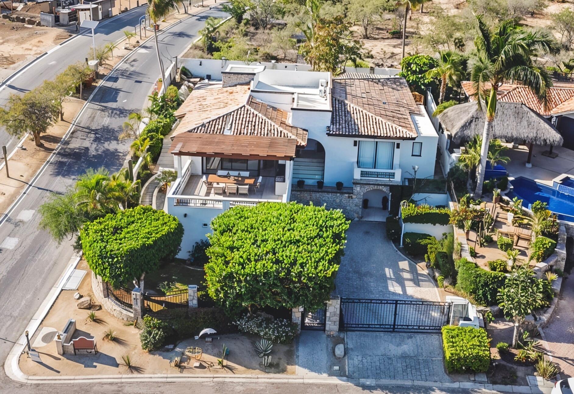 Cabo Luxury Residencial La Jolla Casa Tigre is located in La Jolla, a well-positioned community offering convenient access to San José del Cabo and the corridor. This house has ocean for sale