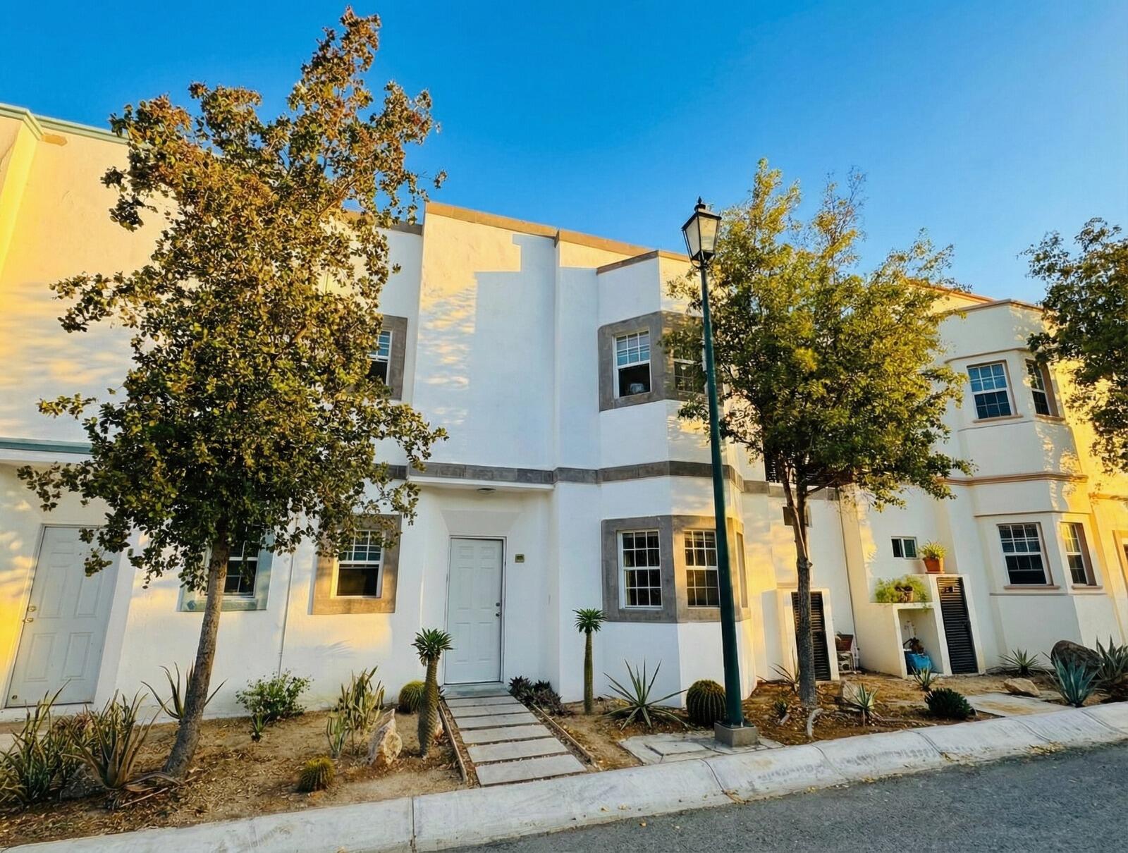 Cabo Luxury La Cima Descubre esta acogedora casa en La Cima, ubicada en una zona tranquila del corredor turístico de Los Cabos.La propiedad de dos niveles ofrece un diseño funcional con 2 rec/3 baños, ideal tanto para vivir tiempo completo y para inversión vacacional.En planta baja encontrarás espacios bien distribuidos que incluyen área de sala, comedor y cocina, creando un ambiente práctico para la vida diaria.En el segundo nivel se encuentra una estancia adicional, perfecta como sala de TV, oficina o área familiar, la cual tiene el potencial de convertirse en una tercera recámara, brindando mayor flexibilidad según las necesidades del propietario.Ubicada en una zona con fácil acceso a supermercados servicios y playas, esta casa combina comodidad, privacidad y excelente potencial de plusvalía en Discover this inviting home in La Cima, located in a quiet area of the Los Cabos tourist corridor. This two-story property offers a functional design with 2 bedrooms and 3 bathrooms, ideal for full-time living or as a vacation investment. On the ground floor, you'll find well-distributed spaces including a living room, dining room, and kitchen, creating a practical environment for everyday living. The second floor features an additional room, perfect as a TV room, office, or family area, which has the potential to be converted into a third bedroom, providing greater flexibility according to the owner's needs. Located in an area with easy access to supermarkets, services, and beaches, this home combines comfort, privacy, and excellent appreciation potential in Los Cabos. for sale