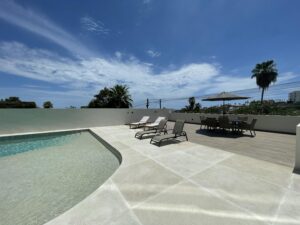 Cabo Luxury Vista Vela Sunset Penthouse fully furnished and turnkey, located in VistaVela Sunset. This PH features spacious interiors, an open-concept living and dining area, and a fully equipped kitchen with appliances included. The unit comes completely furnished, ready to move in or start generating rental income immediately.The highlight of the property is its oversized private rooftop terrace, offering ample space to design and create any concept you envision -- from a lounge area, outdoor kitchen, jacuzzi, or entertainment space. Ideal for those looking to customize their outdoor living experience and maximize the Cabo lifestyle.Amenities:6 swimming poolsFully equipped fitness centerClubhousePadel and pickleball courtsLandscaped gardens and green areasPutting green24/7 gated security – 1ro de mayo, San Jose del Cabo, BS