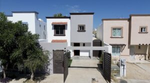 Cabo Luxury Terranova Terranova Residencial Hermosa casa amueblada y lista para habitar. Cuenta con 3 amplias recámaras (2 con terraza), 2.5 baños, sala, cocina y comedor y cisterna de 5,000L. Disfruta del patio privado con asador y horno para pizza.Acceso a áreas comunes con enorme jardín, juegos infantiles, Pet Park, pérgola y asador. Seguridad 24/7 con videovigilancia!* * * * * * * * *This fully furnished house is move-in ready, featuring 3 spacious bedrooms (2 with terraces), 2.5 bathrooms, living room, kitchen, dining area and 5,000 L water cistern. Enjoy a private patio with a BBQ & traditional pizza hovenAccess to common areas with a garden, pergola, kids & pets playground, and BBQ space24/7 security & video recording! – 2224 Colinas del Valle, San Jose del Cabo, BS