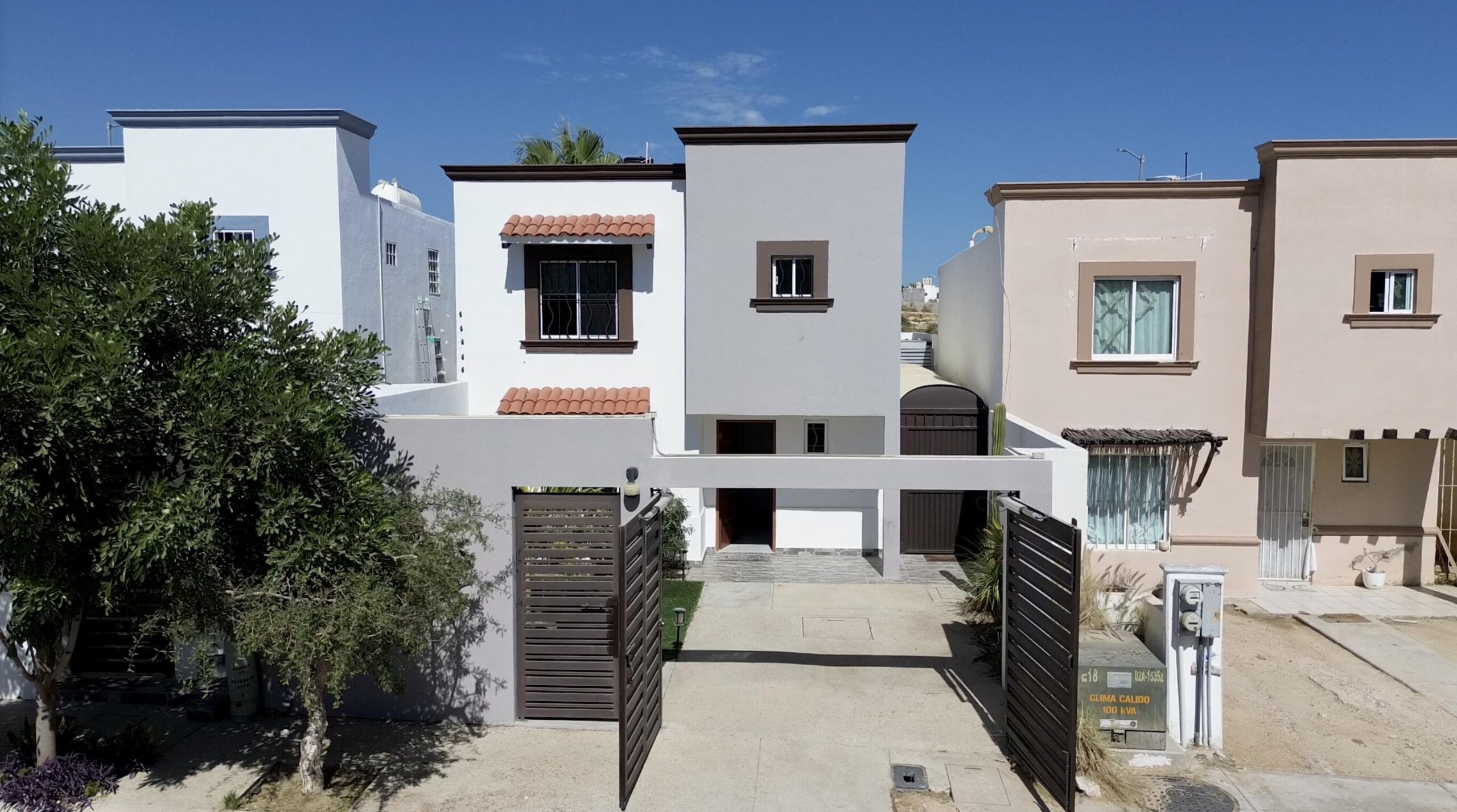 Cabo Luxury Terranova Terranova Residencial Hermosa casa amueblada y lista para habitar. Cuenta con 3 amplias recámaras (2 con terraza), 2.5 baños, sala, cocina y comedor y cisterna de 5,000L. Disfruta del patio privado con asador y horno para pizza.Acceso a áreas comunes con enorme jardín, juegos infantiles, Pet Park, pérgola y asador. Seguridad 24/7 con videovigilancia!* * * * * * * * *This fully furnished house is move-in ready, featuring 3 spacious bedrooms (2 with terraces), 2.5 bathrooms, living room, kitchen, dining area and 5,000 L water cistern. Enjoy a private patio with a BBQ & traditional pizza hovenAccess to common areas with a garden, pergola, kids & pets playground, and BBQ space24/7 security & video recording! for sale