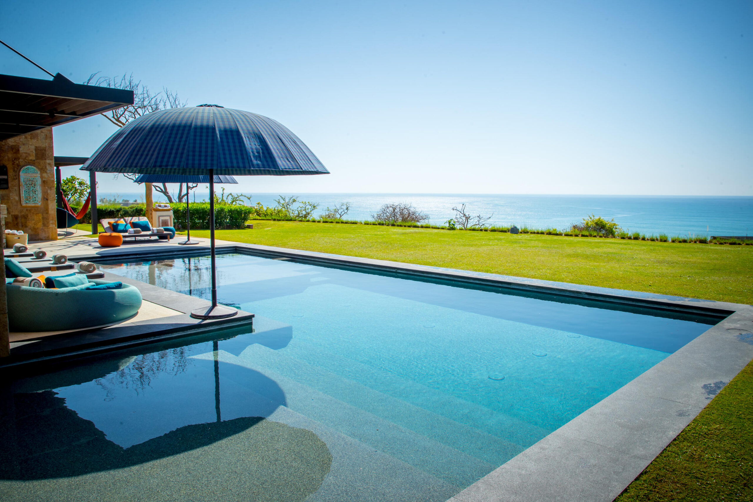 Cabo Luxury Pedregal Heights Villa Aurora is a quiet exploration of proportion, light, and horizon. Perched in Pedregal Heights at the highest point of in all of Los Cabos, the terrain opens to sweeping for sale