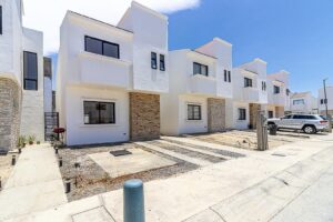 Cabo Luxury Terranova Terranova Residencial Hermosa casa amueblada y lista para habitar. Cuenta con 3 amplias recámaras (2 con terraza), 2.5 baños, sala, cocina y comedor y cisterna de 5,000L. Disfruta del patio privado con asador y horno para pizza.Acceso a áreas comunes con enorme jardín, juegos infantiles, Pet Park, pérgola y asador. Seguridad 24/7 con videovigilancia!* * * * * * * * *This fully furnished house is move-in ready, featuring 3 spacious bedrooms (2 with terraces), 2.5 bathrooms, living room, kitchen, dining area and 5,000 L water cistern. Enjoy a private patio with a BBQ & traditional pizza hovenAccess to common areas with a garden, pergola, kids & pets playground, and BBQ space24/7 security & video recording! – 509 ANDADOR FLAMINGO, Cabo San Lucas, BS