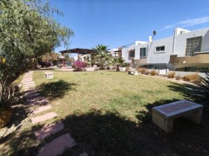 Cabo Luxury Terranova Terranova Residencial Hermosa casa amueblada y lista para habitar. Cuenta con 3 amplias recámaras (2 con terraza), 2.5 baños, sala, cocina y comedor y cisterna de 5,000L. Disfruta del patio privado con asador y horno para pizza.Acceso a áreas comunes con enorme jardín, juegos infantiles, Pet Park, pérgola y asador. Seguridad 24/7 con videovigilancia!* * * * * * * * *This fully furnished house is move-in ready, featuring 3 spacious bedrooms (2 with terraces), 2.5 bathrooms, living room, kitchen, dining area and 5,000 L water cistern. Enjoy a private patio with a BBQ & traditional pizza hovenAccess to common areas with a garden, pergola, kids & pets playground, and BBQ space24/7 security & video recording! – 87 Sierra de las Virgenes, Cabo San Lucas, BS
