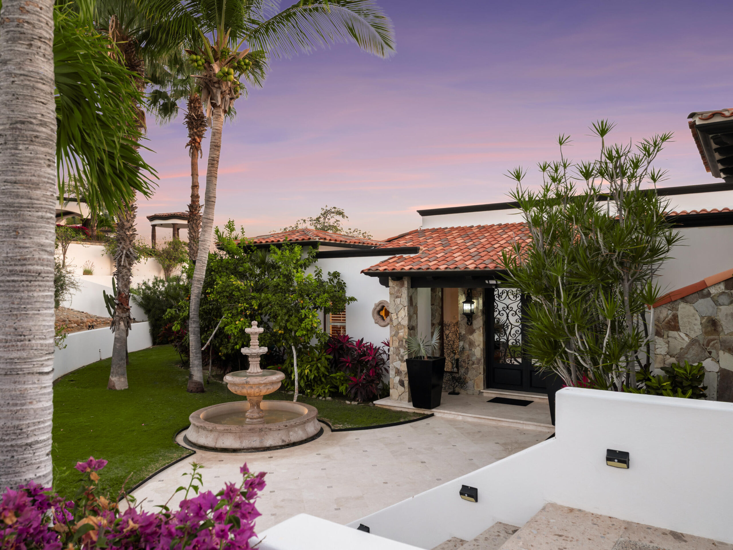 Cabo Luxury Pedregal Heights Villa Aurora is a quiet exploration of proportion, light, and horizon. Perched in Pedregal Heights at the highest point of in all of Los Cabos, the terrain opens to sweeping for sale