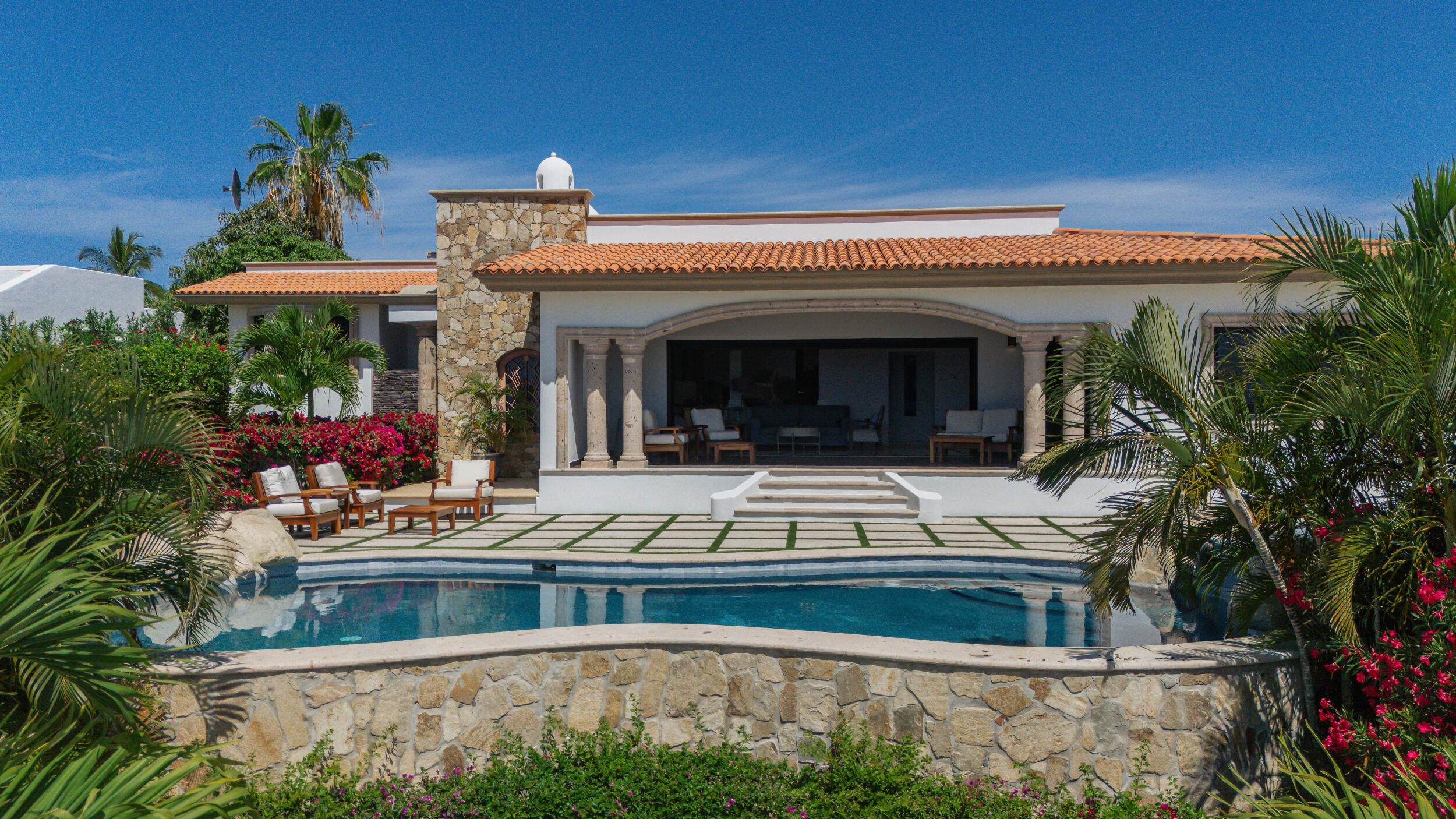 Cabo Luxury Pedregal Csl Welcome to the house of your dreams, or translated, Casa de los Sueños!! Nestled in the serene and established community of Pedregalito, this fully remodeled, move-in-ready home combines contemporary style with expansive living spaces. Just steps from the iconic Pedregal Beach, Casa de los Sueños features breathtaking ocean for sale
