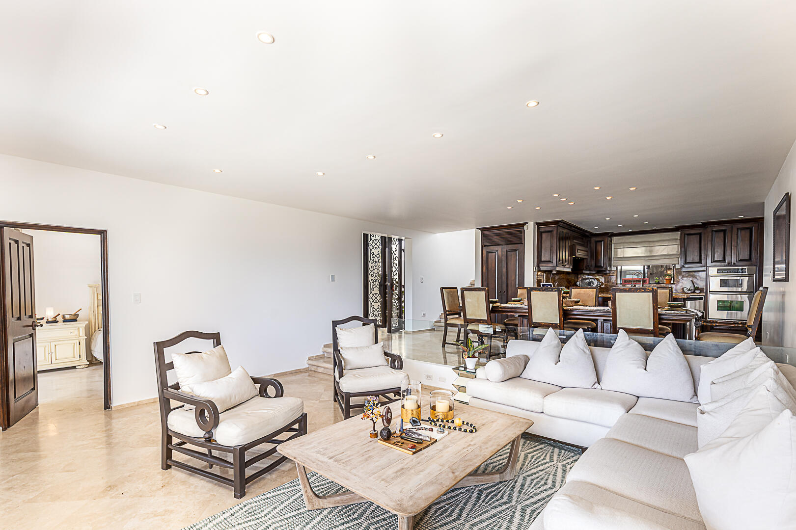 Cabo Luxury Residencial La Jolla Casa Tigre is located in La Jolla, a well-positioned community offering convenient access to San José del Cabo and the corridor. This house has ocean for sale