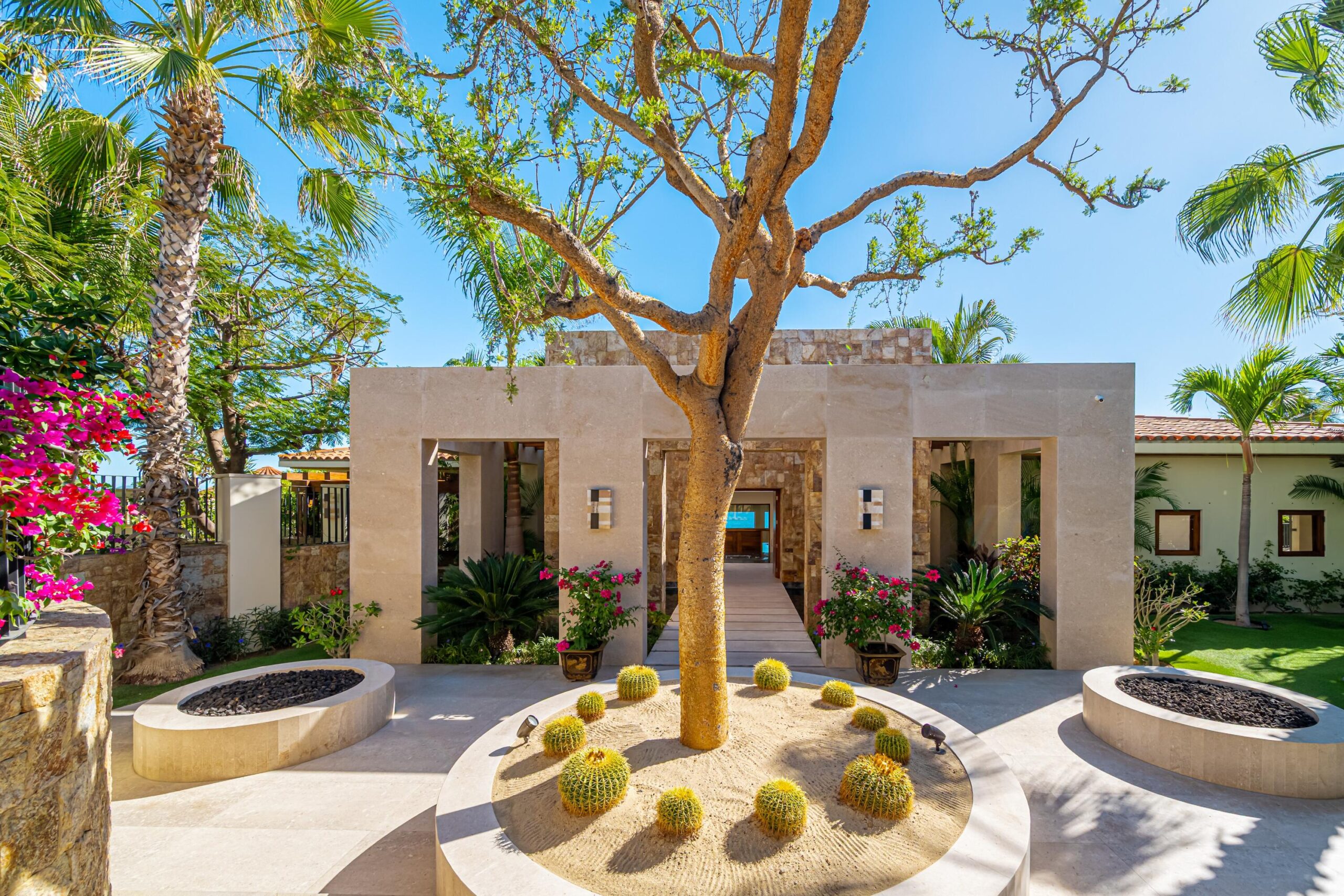 Cabo Luxury La Noria Set in La Noria, one of the most sought-after neighborhoods in San José del Cabo. Privacy, ocean for sale