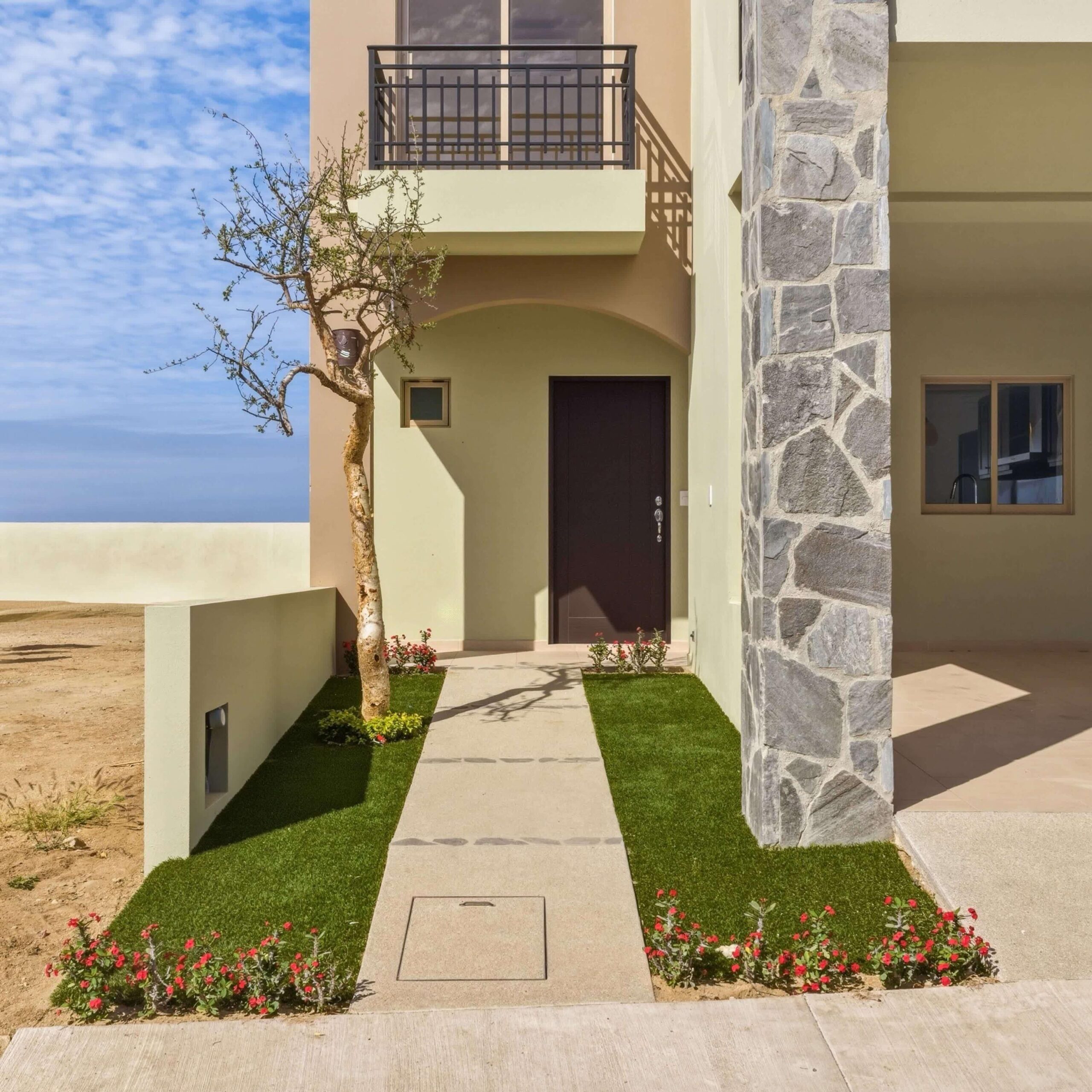 Cabo Luxury Cabo Del Mar Ecopark This modern-designed home stands out for its spacious areas, excellent layout, and full equipment, positioning itself as one of the most complete properties currently available within the development.The property combines functionality, comfort, and private outdoor spaces, making it ideal for those seeking a comfortable residence or an investment in a constantly growing area of Cabo San Lucas. for sale