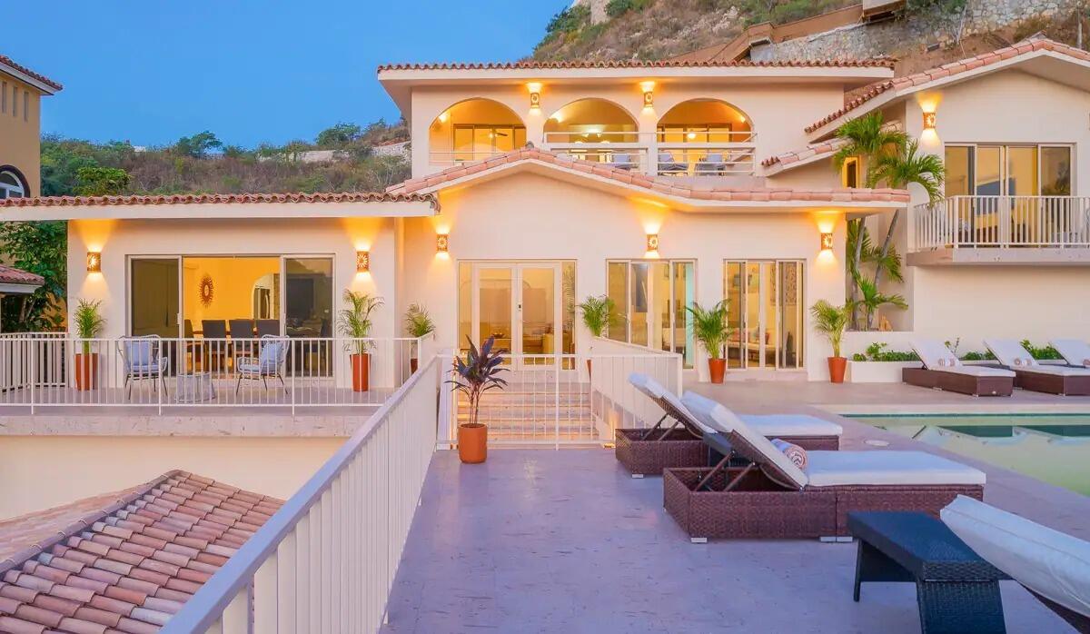 Cabo Luxury Pedregal Csl Discover Casa Rosa in the exclusive Pedregal of Cabo San Lucas! This cozy home has a proven rental history, ideal for investors or as a second home with high return potential. Its smart layout creates a warm, functional space to enjoy with family or friends. Includes a private room with full bath, perfect for guests or rental income. Located in a gated community with 24/7 security, tennis courts, spa, private beach access, and close to the marina, restaurants, and Cabo's vibrant nightlife. Features a beautiful private pool to enjoy the Los Cabos weather. Casa Rosa blends location, comfort, and profitability. for sale