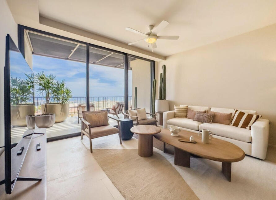 Cabo Luxury El Tezal E;General This luxurious apartment at Lucca Tower, Cabo San Lucas, offers spectacular for sale