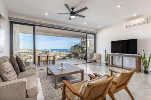 Cabo Luxury Sjd D/Town:General Well-located 2 or 3 bedroom condo in a unbeatable area, within walking distance to restaurants, downtown San José del Cabo, and shopping. Designed and equipped for vacation rentals, this unit features a beautiful entrance, 2.5 bathrooms, and a flexible, neutral style that easily adapts to any taste or Airbnb concept. A must-see property highly recommended to experience it in person. – Camino de las pilas, Cabo San Lucas, BS