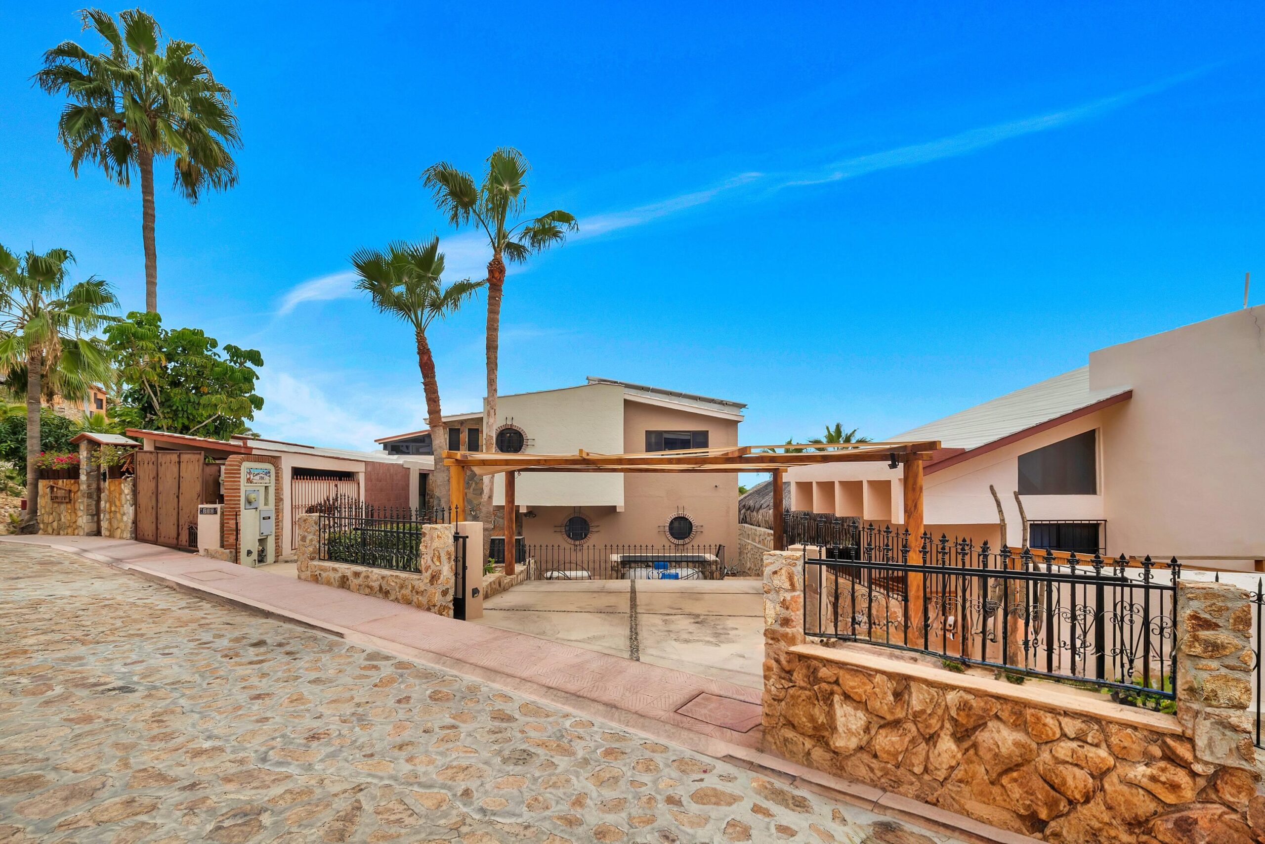 Cabo Luxury Pedregal Csl Welcome to your cozy piece of paradise in the heart of Pedregal! This lovely 4-bedroom, 3-bathroom home is full of classic Mexican charm. Beautifully maintained, the house has a warm, cheerful energy that makes you feel right at home the moment you walk through the door.Enjoy relaxing afternoons and stunning Marina for sale
