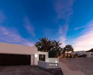 Cabo Luxury Pedregal Csl Casa Agave presents a rare invitation to experience the raw beauty and vibrant life of the Pacific Ocean from a residence of contemporary distinction. Designed for those who seek both serene sanctuary and moments of shared delight, this seven-bedroom oceanfront home offers an unparalleled connection to the stunning Los Cabos coast.Imagine waking to the sound of waves, the horizon a canvas for breathtaking sunrises. At Casa Agave, the expansive living spaces seamlessly merge with the coastal landscape, offering uninterrupted – Camino del Pacifico, Cabo San Lucas, BS