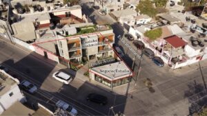 Cabo Luxury La Cima Descubre esta acogedora casa en La Cima, ubicada en una zona tranquila del corredor turístico de Los Cabos.La propiedad de dos niveles ofrece un diseño funcional con 2 rec/3 baños, ideal tanto para vivir tiempo completo y para inversión vacacional.En planta baja encontrarás espacios bien distribuidos que incluyen área de sala, comedor y cocina, creando un ambiente práctico para la vida diaria.En el segundo nivel se encuentra una estancia adicional, perfecta como sala de TV, oficina o área familiar, la cual tiene el potencial de convertirse en una tercera recámara, brindando mayor flexibilidad según las necesidades del propietario.Ubicada en una zona con fácil acceso a supermercados servicios y playas, esta casa combina comodidad, privacidad y excelente potencial de plusvalía en Discover this inviting home in La Cima, located in a quiet area of the Los Cabos tourist corridor. This two-story property offers a functional design with 2 bedrooms and 3 bathrooms, ideal for full-time living or as a vacation investment. On the ground floor, you'll find well-distributed spaces including a living room, dining room, and kitchen, creating a practical environment for everyday living. The second floor features an additional room, perfect as a TV room, office, or family area, which has the potential to be converted into a third bedroom, providing greater flexibility according to the owner's needs. Located in an area with easy access to supermarkets, services, and beaches, this home combines comfort, privacy, and excellent appreciation potential in Los Cabos. – CASA BELIA, Cabo San Lucas, Cabo San Lucas, BS