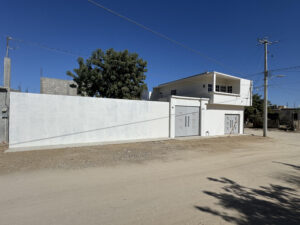Cabo Luxury Miramar This is a 3 Bedroom and 2.5 Bath.This House Have a 10.000 Liter Water Cistern. the House come Partial Furnish.Close to Schools And Super Markets., Ley and Ahorrera Super Market, Also near to Down Town Cabo San Lucas.This will be a Good Investment for Rental Business. Or for Low Maintenet Retirement. – Casa Ejido Azul, San Jose del Cabo, BS
