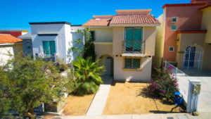 Cabo Luxury Camino Del Mar Be part of the lifestyle incomparable and comfortable living. Located in the best area of the Tezal neighborhood with paved and illuminated streets, short distance to prestiged Del Mar International School, Country Golf course and 5 minutes to the Medano beach. This unit features 2 bedrooms, 2.5 bathrooms, and 2 parking spaces. Also, great amenities such as swimming pool, kids park, gym, and dog park. Be a part of this community and opportunity investment, promising excellent ROI – Colina Los Naranjos, San Jose del Cabo, BS