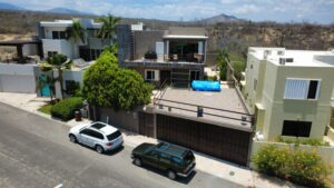 Cabo Luxury Cabo Bello Casa Granite, situated in the beachside gated community of Cabo Bello, brings together coastal living and everyday comfort just a short stroll from the swimmable beach. The main residence features three bedrooms and three bathrooms, of which two of these bedrooms are on a separate and private side of the house sharing an ocean – D 3 Santa Barbara, San Jose Corridor, BS