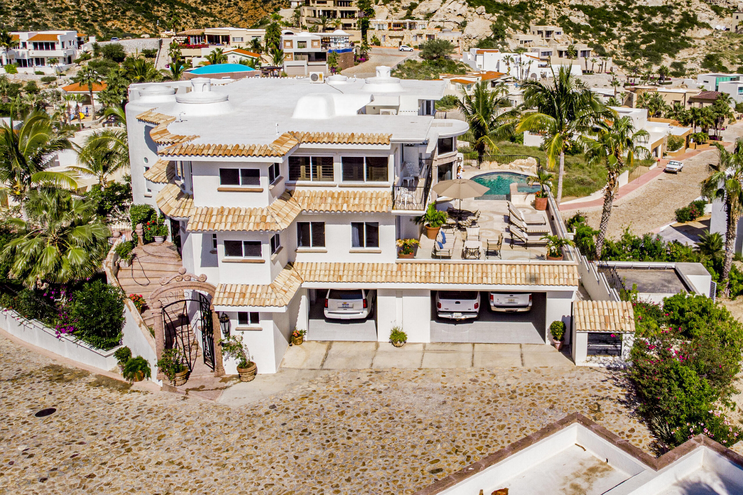 Cabo Luxury Pedregal Csl Welcome to your cozy piece of paradise in the heart of Pedregal! This lovely 4-bedroom, 3-bathroom home is full of classic Mexican charm. Beautifully maintained, the house has a warm, cheerful energy that makes you feel right at home the moment you walk through the door.Enjoy relaxing afternoons and stunning Marina for sale