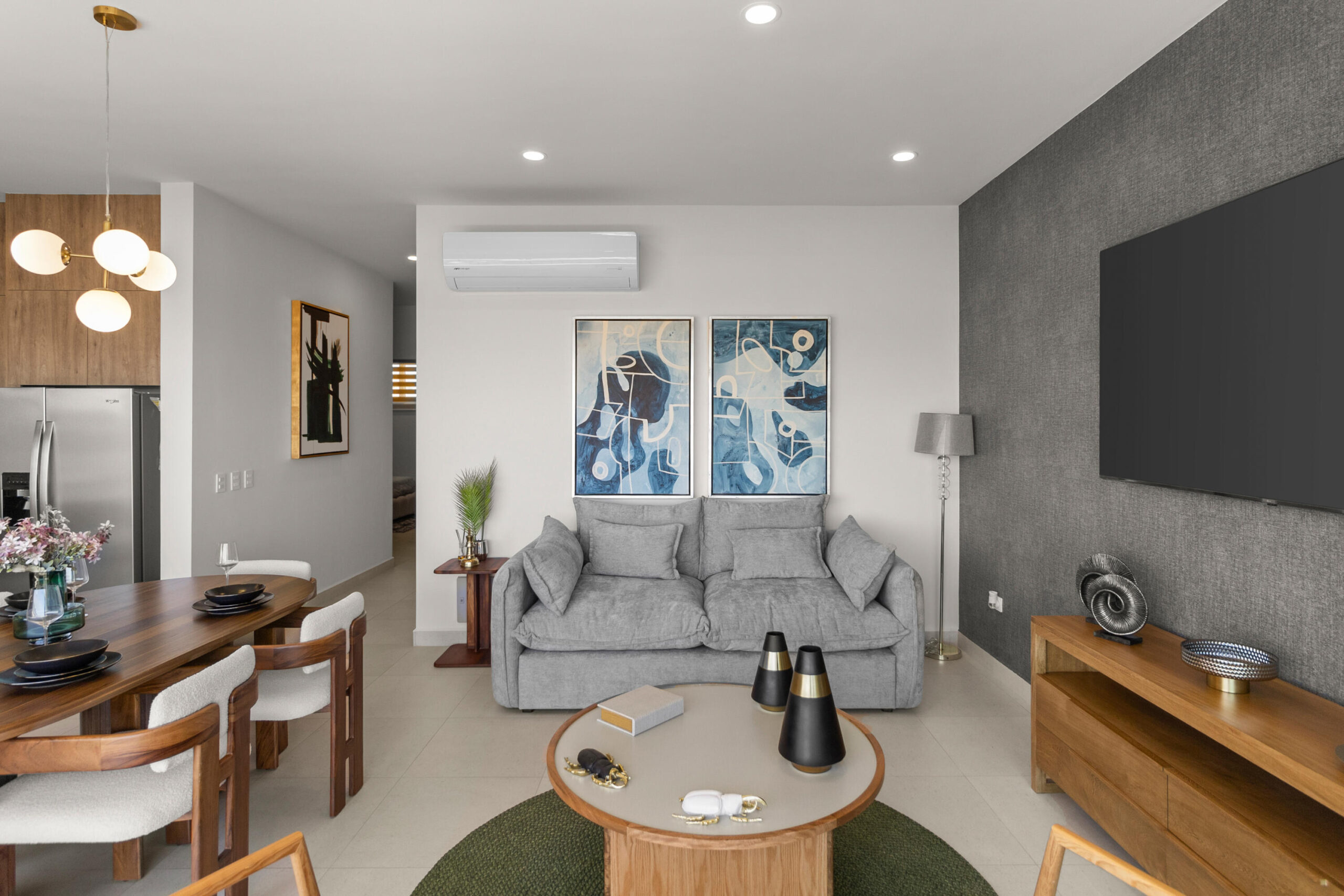 Cabo Luxury Sjd D/Town:General Three-bedroom on the fourth floor. Equipped with appliances and air conditioning, perfect for investment or to live, it is located in the heart of San José del Cabo, you can walk to restaurants, galleries, the beach, shops, not to mention that it is right next to Centenario Avenue which allows easy access to the transpeninsular highway, to the Roas to Puerto los Cabos and Cabo del Este. The building has underground parking, elevator and a rooftop with a beautiful for sale