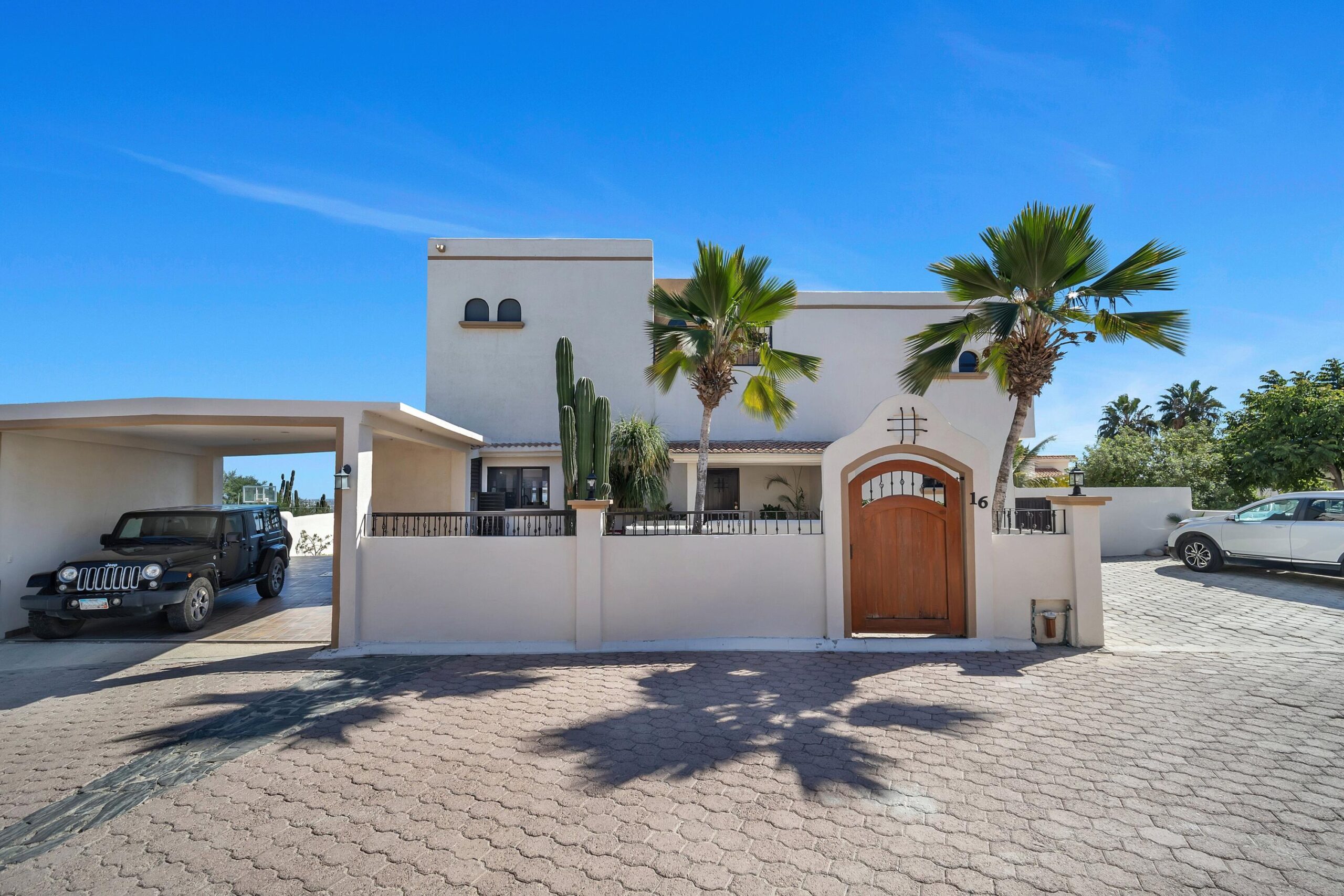 Cabo Luxury Pedregal Csl Welcome to your cozy piece of paradise in the heart of Pedregal! This lovely 4-bedroom, 3-bathroom home is full of classic Mexican charm. Beautifully maintained, the house has a warm, cheerful energy that makes you feel right at home the moment you walk through the door.Enjoy relaxing afternoons and stunning Marina for sale
