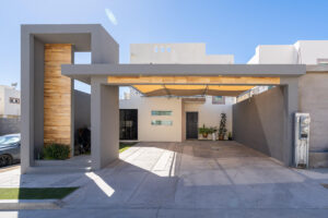 Cabo Luxury Ampliacion El Zacata EN VENTA CASA DE ENMEDIO, Col. Zacatal San José de Cabo.Esta casa se encuentra en un estado impecable, prácticamente nueva. Cuenta con recamara master con baño. 2 recamaras con closet. Todas las recamaras con aire acondicionado y closet. Estancia de sala y comedor con aire acondicionado. Total 2.5 baños. Amplio patio. Cisterna de 5,000 litros y tinaco de 1,100 litros. Tanque de gas LP estacionario. Calentador. Equipo hidroneumático. Conexiones listas para cocina y lavadora. Ubicada cerca de Oxxo, Chedraui, Smart Fit. Tienda Ley y Starbucks, escuelas y restaurantes. Vías rápidas por boulevard Forjadores y a 3 minutos de carretera Transpeninsular. – LOT 30 C GALES 5205, Cabo San Lucas, BS