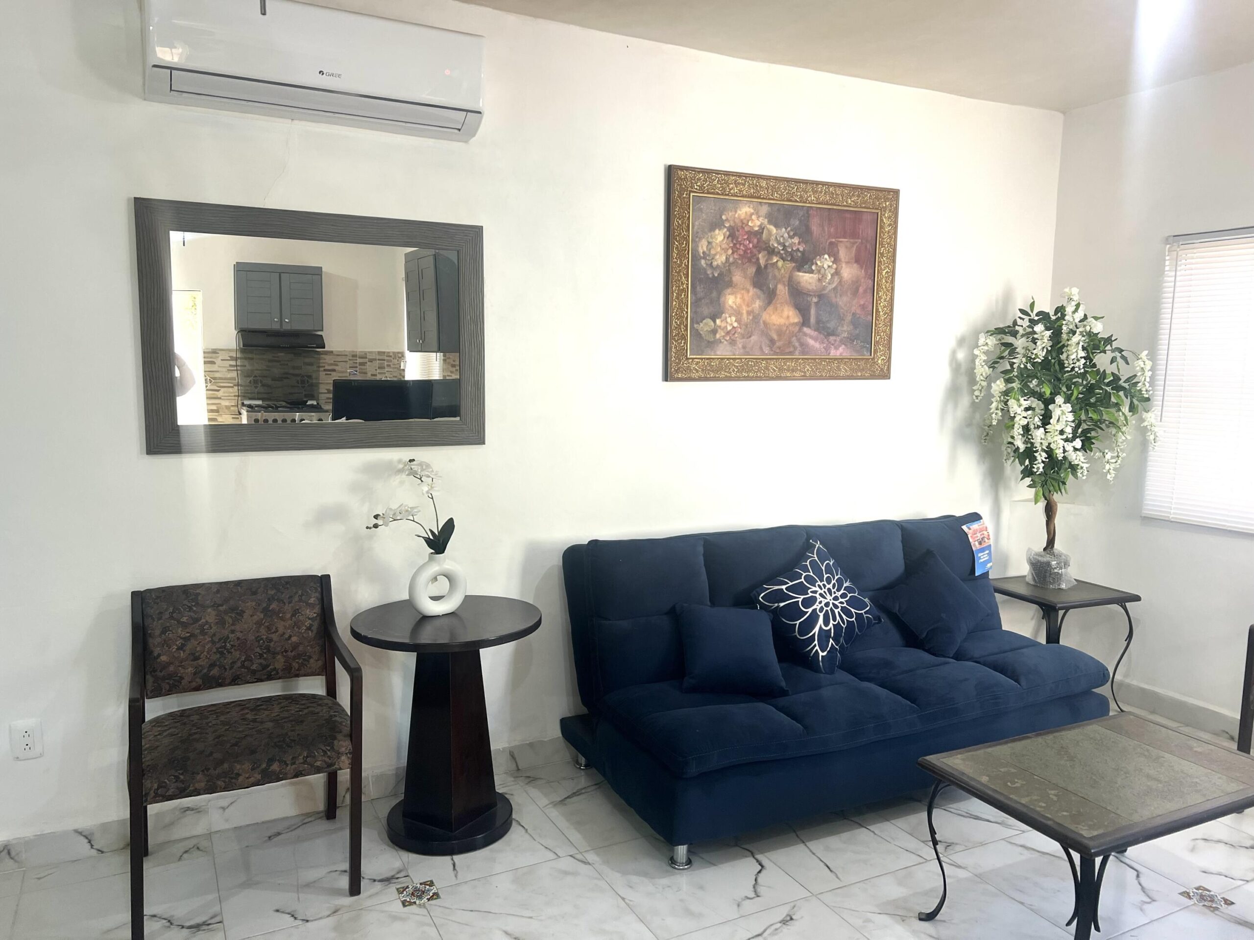 Cabo Luxury Ampliacion El Zacata EN VENTA CASA DE ENMEDIO, Col. Zacatal San José de Cabo.Esta casa se encuentra en un estado impecable, prácticamente nueva. Cuenta con recamara master con baño. 2 recamaras con closet. Todas las recamaras con aire acondicionado y closet. Estancia de sala y comedor con aire acondicionado. Total 2.5 baños. Amplio patio. Cisterna de 5,000 litros y tinaco de 1,100 litros. Tanque de gas LP estacionario. Calentador. Equipo hidroneumático. Conexiones listas para cocina y lavadora. Ubicada cerca de Oxxo, Chedraui, Smart Fit. Tienda Ley y Starbucks, escuelas y restaurantes. Vías rápidas por boulevard Forjadores y a 3 minutos de carretera Transpeninsular. for sale