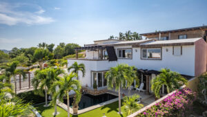 Cabo Luxury Csl C/Club Golf This Village offers that little bit of something special for everyone, or a whole lot of special.our spectacular development as the best location is a new state-of-the-art club house including Pool and so much more.Simply put... impecable standards with an unparalleled lifestyle.This villa offers comfort and elegance, featuring luxurious finishes, a fully equipped kitchen with granite countertops, spacious living spaces, and beautiful bathrooms with walk-in closets, terraces, and much more. This villa offers privacy and tranquility.Make sure to pack your sunglasses and sun screen as the Country Club Cabo San Lucas will deliver when it comes to the weather. This – Lote 3 MF, San Jose Corridor, BS