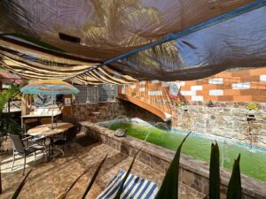 Cabo Luxury La Cima Descubre esta acogedora casa en La Cima, ubicada en una zona tranquila del corredor turístico de Los Cabos.La propiedad de dos niveles ofrece un diseño funcional con 2 rec/3 baños, ideal tanto para vivir tiempo completo y para inversión vacacional.En planta baja encontrarás espacios bien distribuidos que incluyen área de sala, comedor y cocina, creando un ambiente práctico para la vida diaria.En el segundo nivel se encuentra una estancia adicional, perfecta como sala de TV, oficina o área familiar, la cual tiene el potencial de convertirse en una tercera recámara, brindando mayor flexibilidad según las necesidades del propietario.Ubicada en una zona con fácil acceso a supermercados servicios y playas, esta casa combina comodidad, privacidad y excelente potencial de plusvalía en Discover this inviting home in La Cima, located in a quiet area of the Los Cabos tourist corridor. This two-story property offers a functional design with 2 bedrooms and 3 bathrooms, ideal for full-time living or as a vacation investment. On the ground floor, you'll find well-distributed spaces including a living room, dining room, and kitchen, creating a practical environment for everyday living. The second floor features an additional room, perfect as a TV room, office, or family area, which has the potential to be converted into a third bedroom, providing greater flexibility according to the owner's needs. Located in an area with easy access to supermarkets, services, and beaches, this home combines comfort, privacy, and excellent appreciation potential in Los Cabos. – Mza.11 L.7 San Jose Viejo, San Jose del Cabo, BS