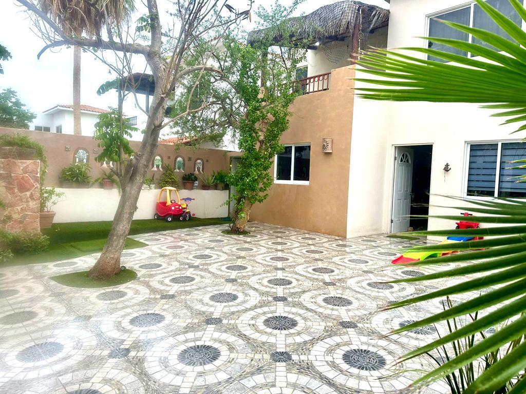 Cabo Luxury La Cima Descubre esta acogedora casa en La Cima, ubicada en una zona tranquila del corredor turístico de Los Cabos.La propiedad de dos niveles ofrece un diseño funcional con 2 rec/3 baños, ideal tanto para vivir tiempo completo y para inversión vacacional.En planta baja encontrarás espacios bien distribuidos que incluyen área de sala, comedor y cocina, creando un ambiente práctico para la vida diaria.En el segundo nivel se encuentra una estancia adicional, perfecta como sala de TV, oficina o área familiar, la cual tiene el potencial de convertirse en una tercera recámara, brindando mayor flexibilidad según las necesidades del propietario.Ubicada en una zona con fácil acceso a supermercados servicios y playas, esta casa combina comodidad, privacidad y excelente potencial de plusvalía en Discover this inviting home in La Cima, located in a quiet area of the Los Cabos tourist corridor. This two-story property offers a functional design with 2 bedrooms and 3 bathrooms, ideal for full-time living or as a vacation investment. On the ground floor, you'll find well-distributed spaces including a living room, dining room, and kitchen, creating a practical environment for everyday living. The second floor features an additional room, perfect as a TV room, office, or family area, which has the potential to be converted into a third bedroom, providing greater flexibility according to the owner's needs. Located in an area with easy access to supermarkets, services, and beaches, this home combines comfort, privacy, and excellent appreciation potential in Los Cabos. for sale