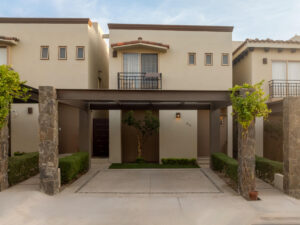 Cabo Luxury Camino Del Mar A unique opportunity to acquire a furnished home with 3 bedrooms, 2 and a ½ baths, 2 car garage, patio, and a rooftop with ocean, mountain and golf course – residencial camino del mar, Cabo Corridor, BS