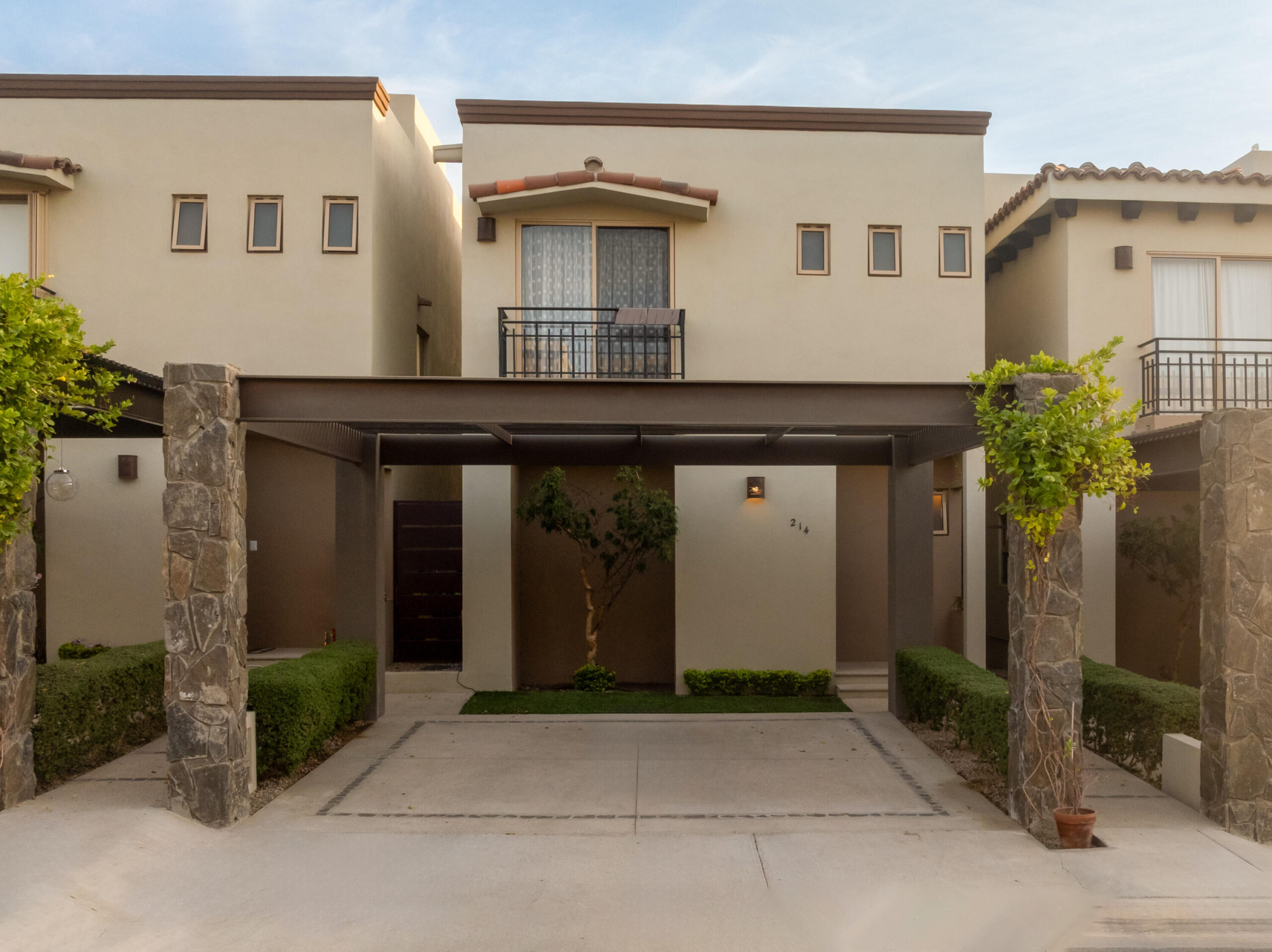 Cabo Luxury Camino Del Mar A unique opportunity to acquire a furnished home with 3 bedrooms, 2 and a ½ baths, 2 car garage, patio, and a rooftop with ocean, mountain and golf course for sale