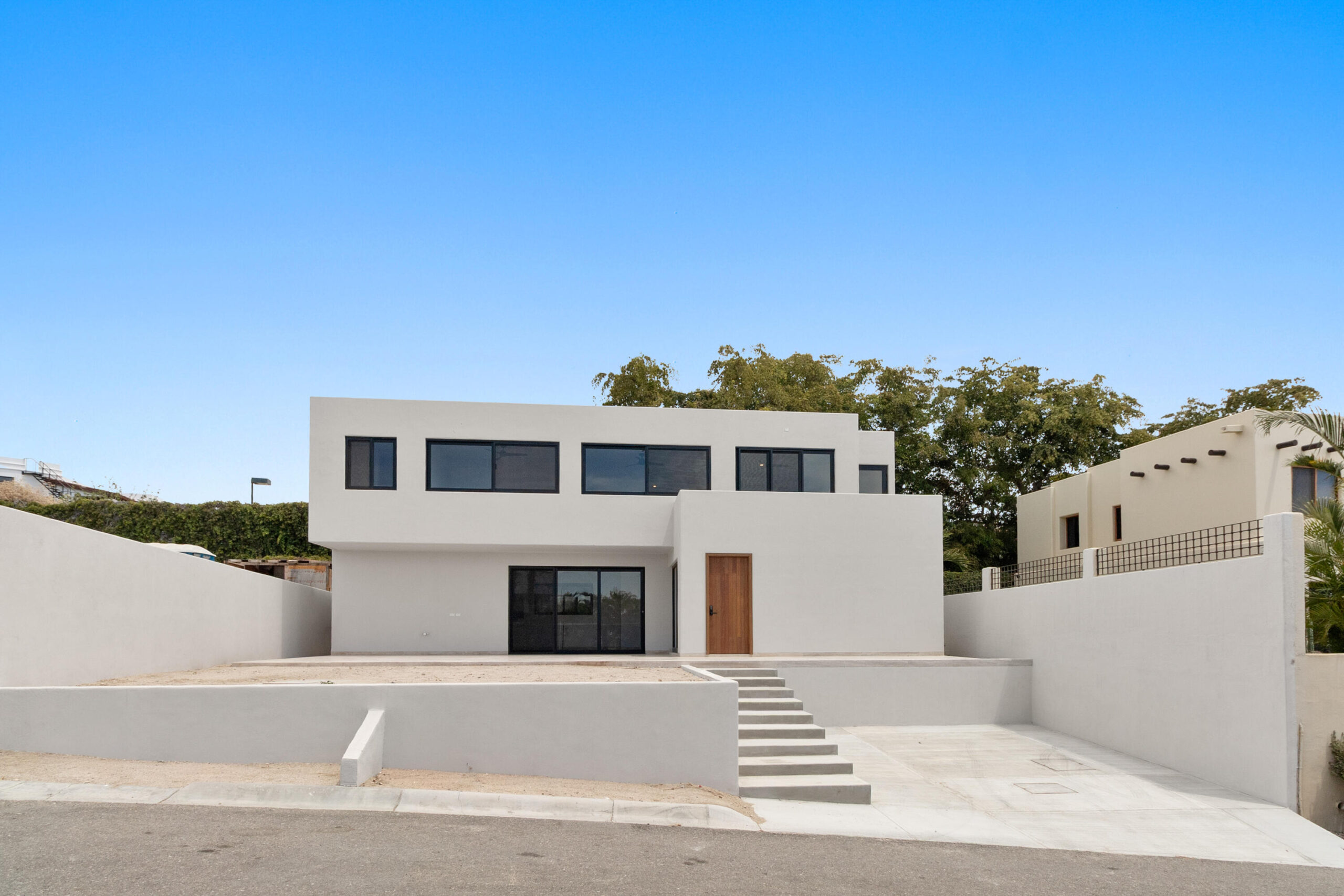 Cabo Luxury Rancho Par-El Cielito Hot sale! Priced to sell Modern Tuscan Townhome in El CielitoLocated atop Rancho Paraíso, this beautiful 3 bedroom, 3 bathroom corner unit offers privacy, and tranquility. Enjoy stunning ocean for sale