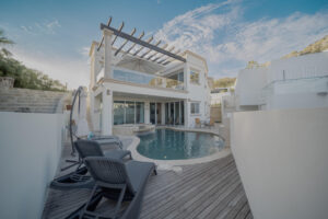 Cabo Luxury Pedregal Csl Welcome to the house of your dreams, or translated, Casa de los Sueños!! Nestled in the serene and established community of Pedregalito, this fully remodeled, move-in-ready home combines contemporary style with expansive living spaces. Just steps from the iconic Pedregal Beach, Casa de los Sueños features breathtaking ocean – Villa Montana, Cabo San Lucas, Cabo San Lucas, BS