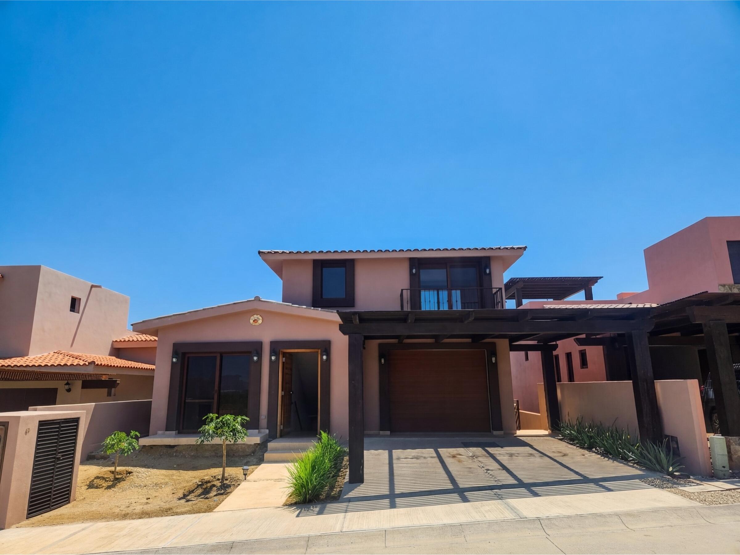 Cabo Luxury Residencial La Jolla Casa Tigre is located in La Jolla, a well-positioned community offering convenient access to San José del Cabo and the corridor. This house has ocean for sale