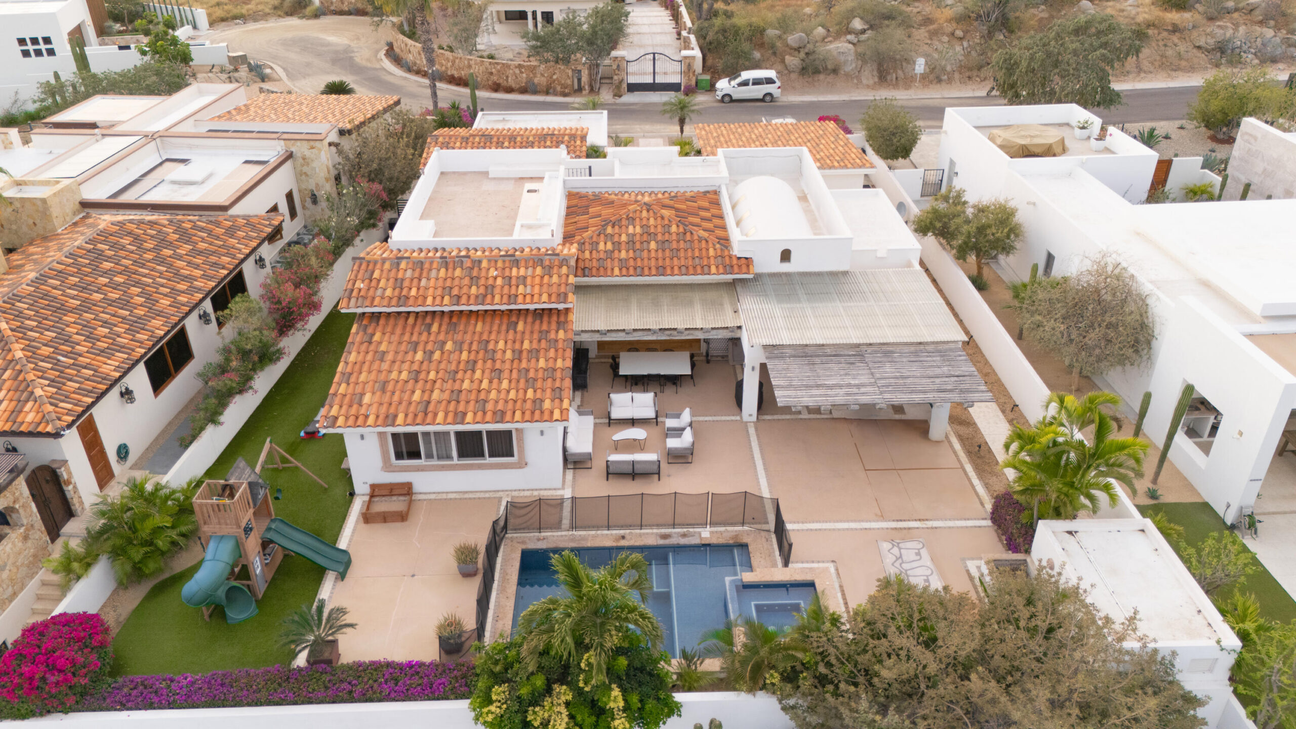 Cabo Luxury Cresta Del Mar Mediterranean-style Home with a poolside bar and generously proportioned patio with its water features, putting green, pool and spa create a playful inviting atmosphere where friends and family will want to gather. Sunset cocktails atop the rooftop deck with its arch – 119, Cresta del Mar, Cabo Corridor, Cabo Corridor, BS
