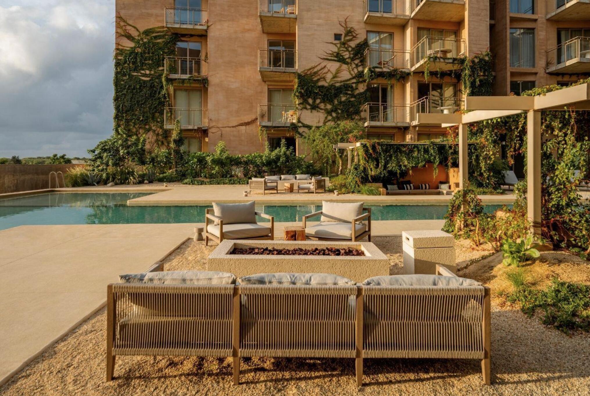 Cabo Luxury Las Arenas 🌵Las Arenas Los Cabos - Ready to Deliver Fully completed boutique project of 94 units with only 19 remaining. Prime location: 7 minutes to Downtown Cabo San Lucas and 5 minutes walk to iconic Medano Beach. Available 1, 2 & 3 bedroom, designed with style, comfort, and functional layouts🪴 2 bedrooms condo ! 💵 DIRECT FINANCING - with 50%. up to 3 – Calle Acceso al RIU, Cabo Corridor, BS