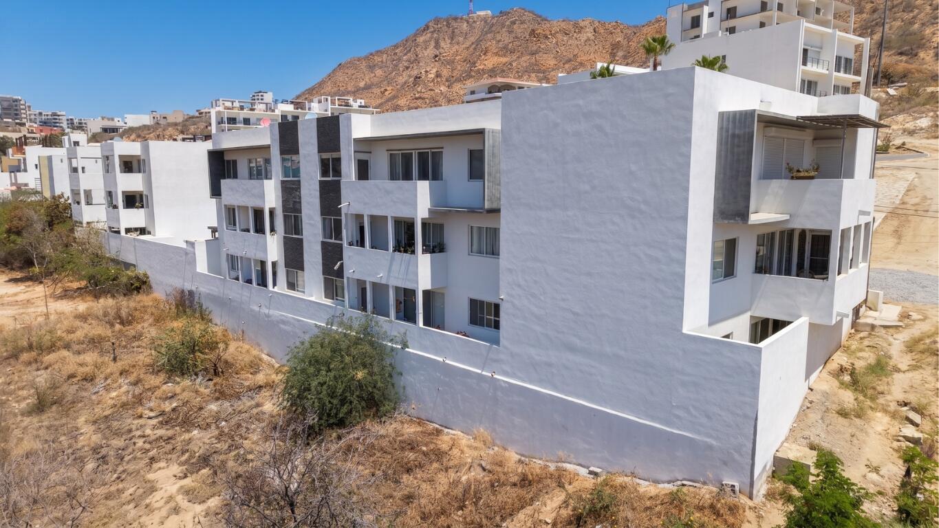 Cabo Luxury Lienzo Charro Condo for Sale at Torre Serena | Sunset, Cabo San LucasExcellent investment opportunity in Torre Serena, a residential community located in the area known as Sunset, in Cabo San Lucas, Baja California Sur.This second-level condo offers 102 m² of construction, featuring 3 bedrooms, 2 full bathrooms, living area, dining area, and a functional kitchen. It is sold furnished and ready to move in or generate income through long-term or vacation rentals.The property includes 1 assigned parking space, and the community offers controlled access with an electric gate for added privacy and security.Price: – Condo Torre Serena #202, Cabo San Lucas, Cabo San Lucas, BS