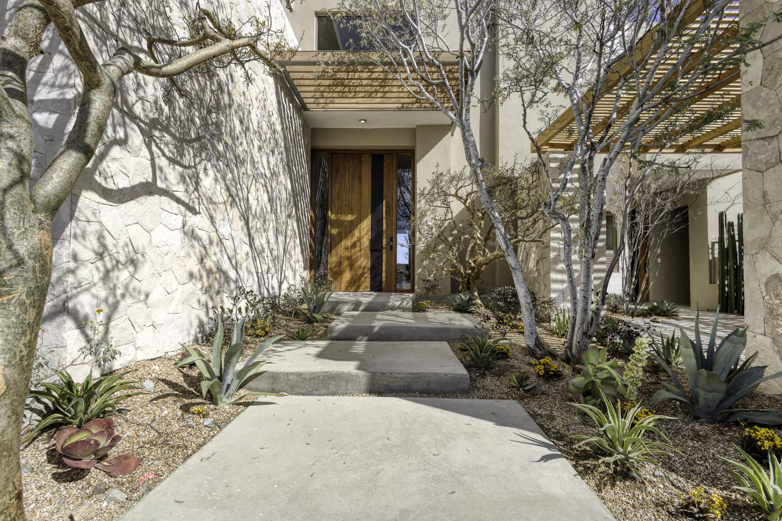 Cabo Luxury La Cima This is one of the most iconic residences set to define Club Campestre San José in 2026—a truly unrepeatable opportunity that simply has it all. Boasting over 700 m² of total construction and the finest ocean – Lote 1 Manzana B, San Jose del Cabo, BS